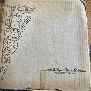 1 Royal Porcelain Kingdom of Thailand Collect Plate